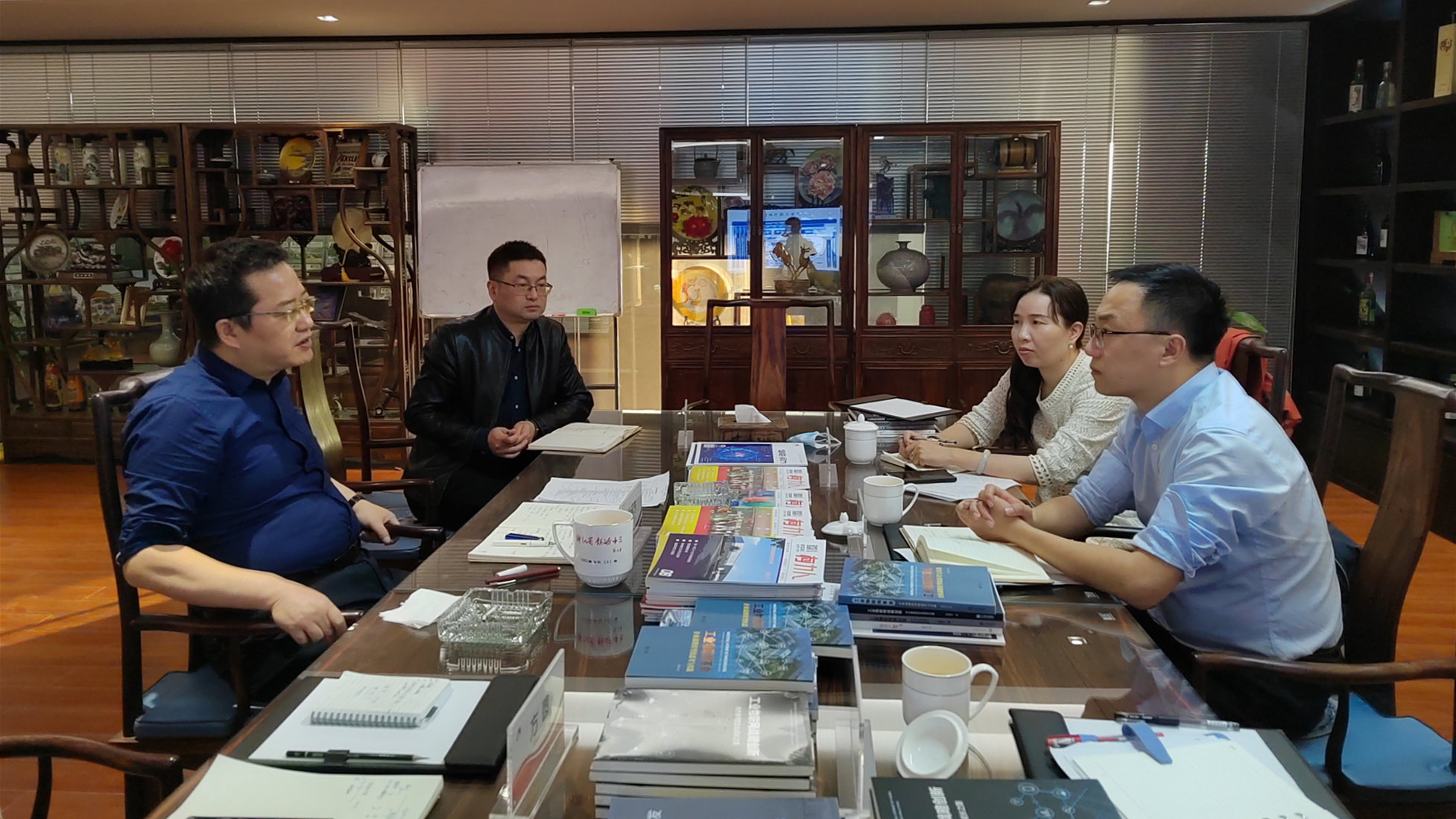 寧波市經(jīng)濟(jì)和信息化局副局長、寧波市數(shù)字經(jīng)濟(jì)局局長王懿棟一行赴柯力傳感調(diào)研